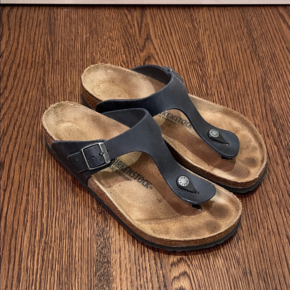 Birkenstock Gizeh
Birko-Flor Navy Sandals with Buckle - Size 41